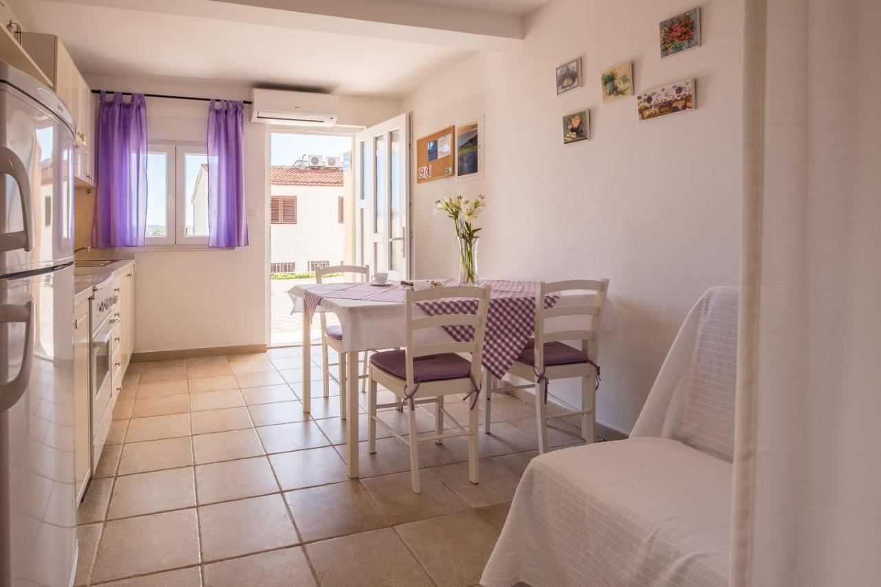 Apartments Amneris Trogir Exterior foto