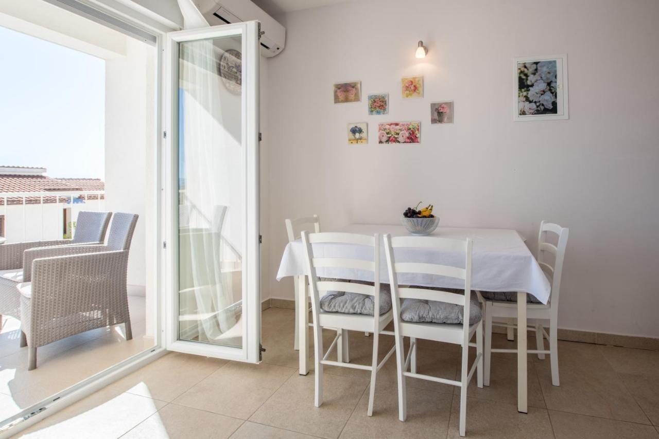 Apartments Amneris Trogir Exterior foto