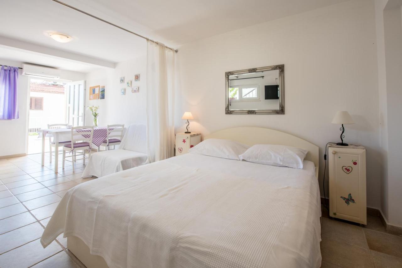 Apartments Amneris Trogir Exterior foto