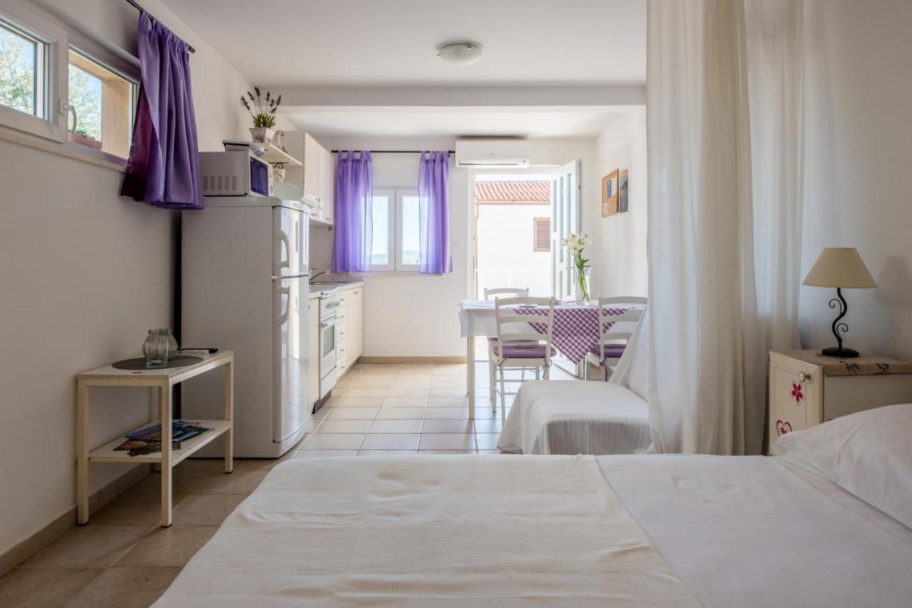 Apartments Amneris Trogir Exterior foto